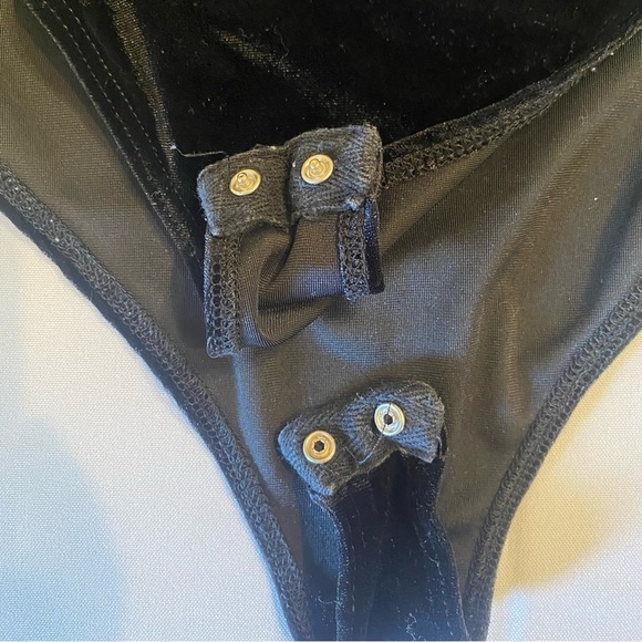 Lavender Field Sz Large Black Velvet Bodysuit - Picture 3 of 6